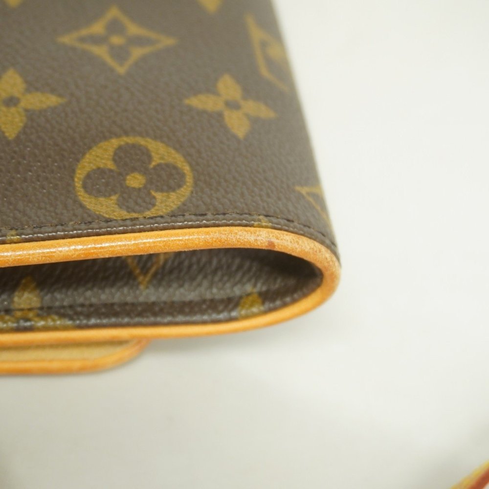 LOUIS VUITTON Brown Monogram Shoulder Bag - Picture 9 of 11